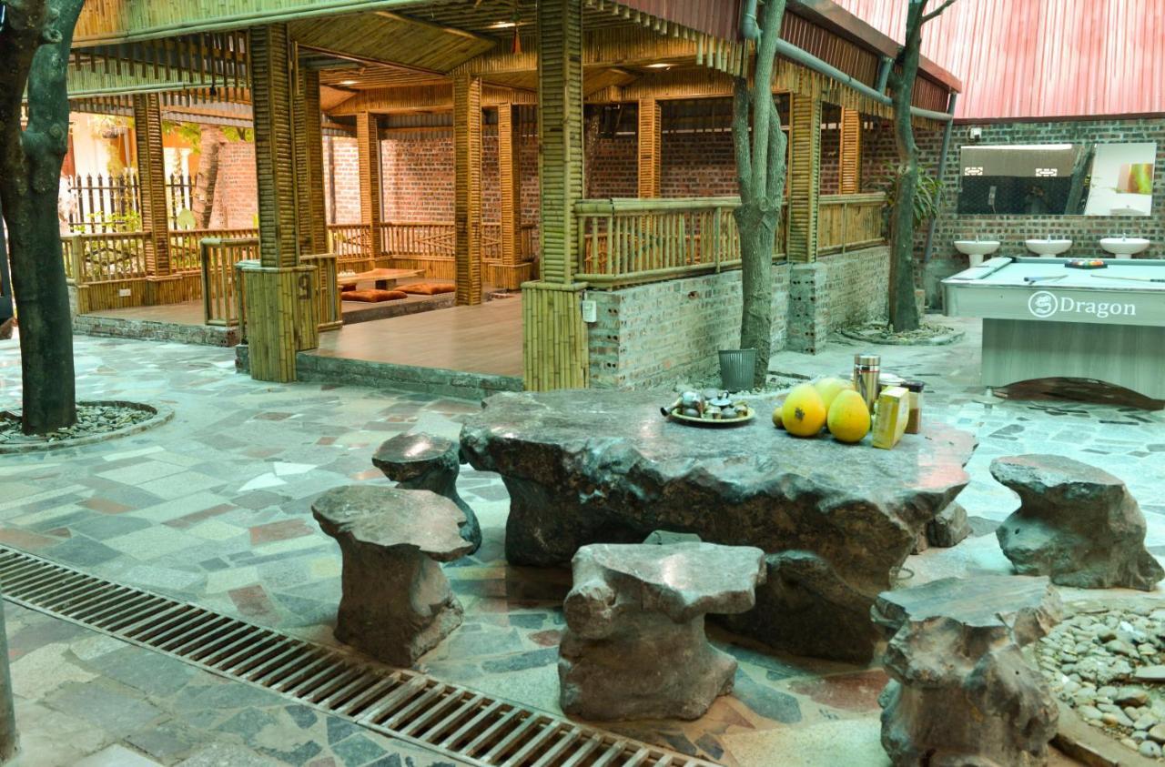 City Garden Hostel นิญบิ่ญ ภายนอก รูปภาพ