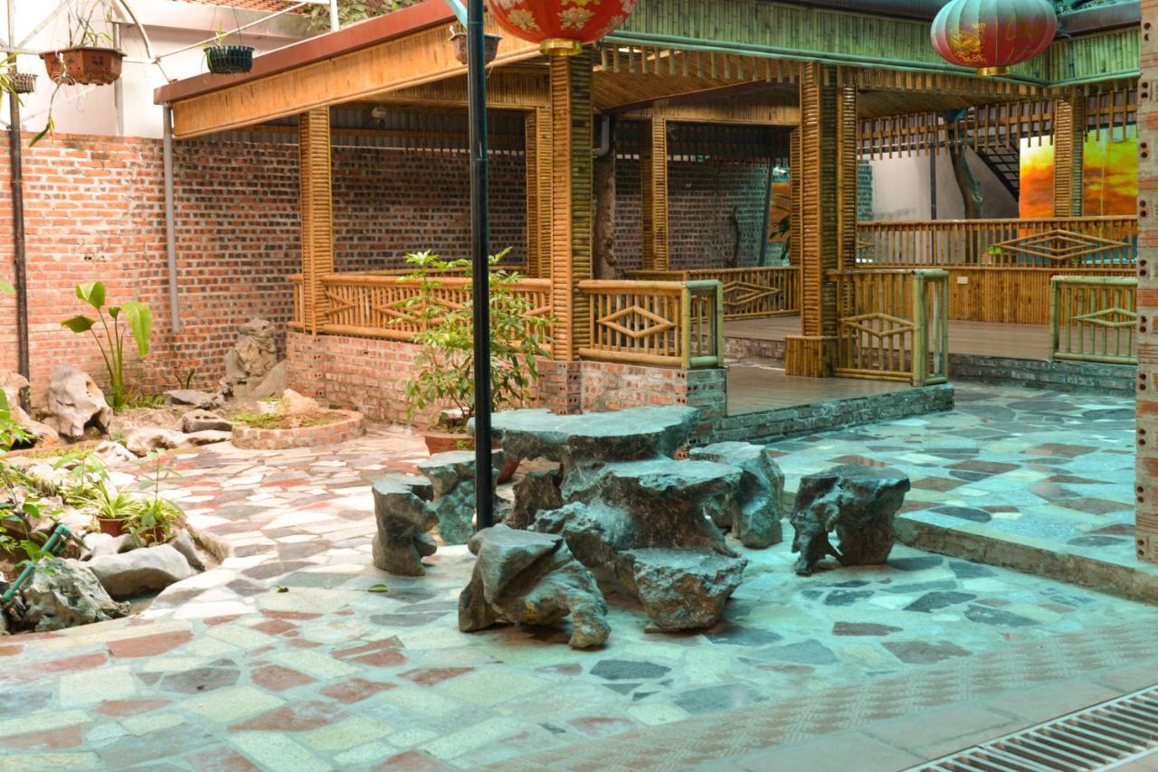 City Garden Hostel นิญบิ่ญ ภายนอก รูปภาพ